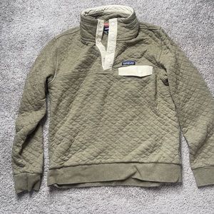 Patagonia quilted pullover- size small